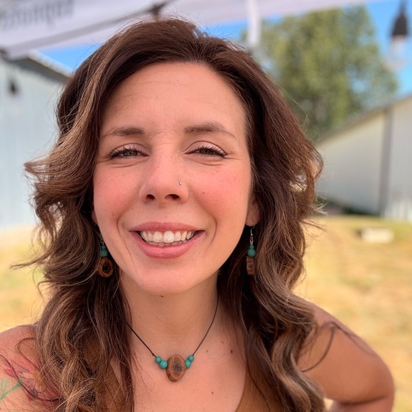 Meet your Posher, Trisha - Picture 1 of 1